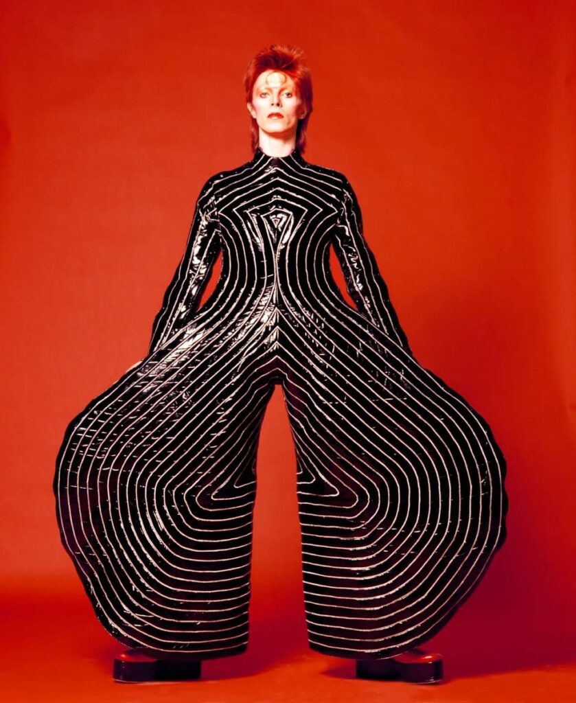 1973년, 데이빗 보위의 아이코닉한 패션 화보