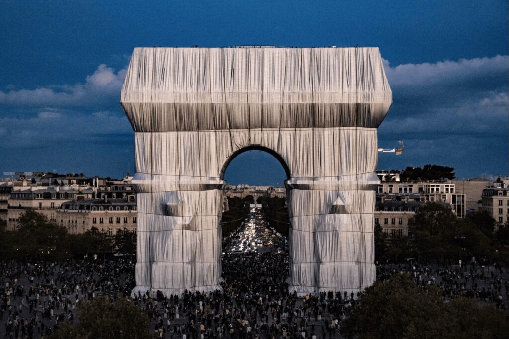 Christo and Jeanne-Claude, “L'Arc de Triomphe, Wrapped”