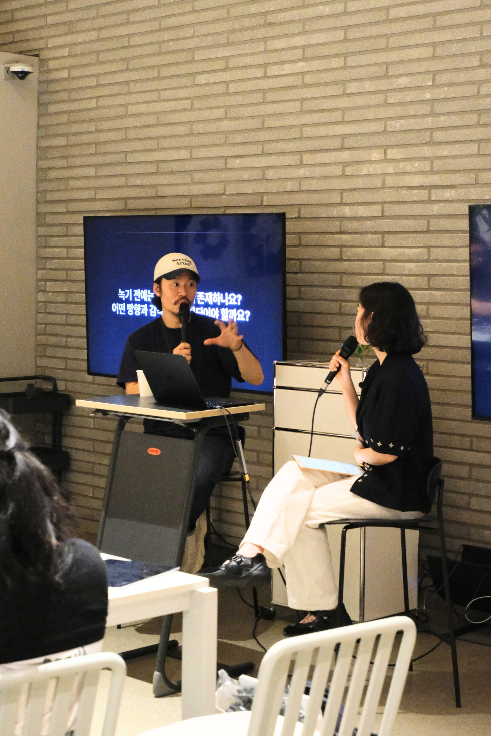 '녹기 전에' 박정수 사장님이 이야기하는 모습 - ANTIEGG 에디터 게더링